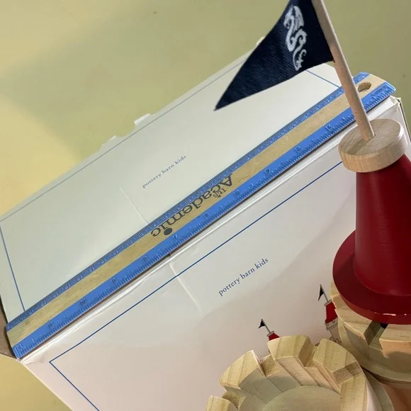 Pottery Barn Kids 16 Wooden Building Blocks Pieces Castle Set - Picture 8 of 12